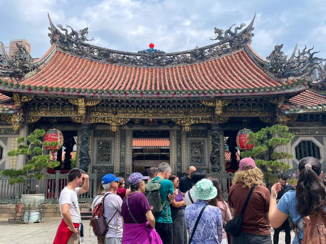 龍山寺で本格おみくじを！