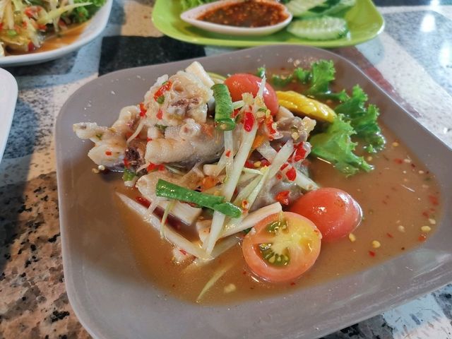 ส้มตำสะพานปลาขลุง