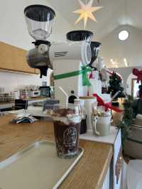  Spring Day Cafe – คาเฟ่แมววันสบายในอ.แกลง ระยอง