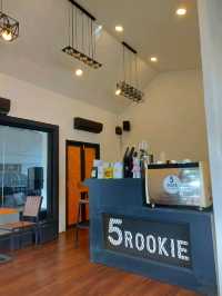 5 ROOKIE คาเฟ่ลับซอยเรวดี
