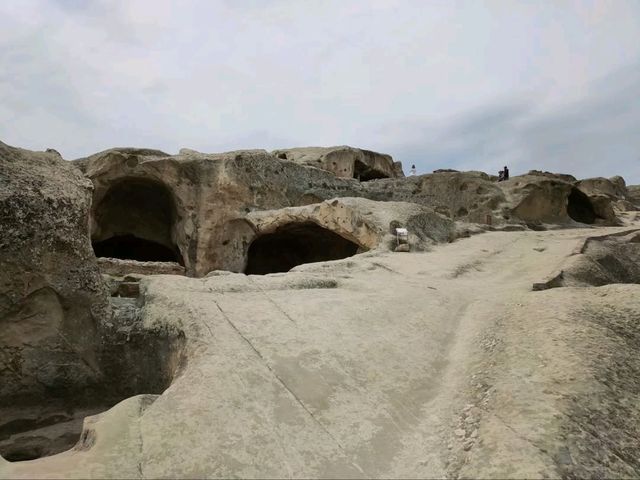 Caves, Cliffs & Ancient Vibes