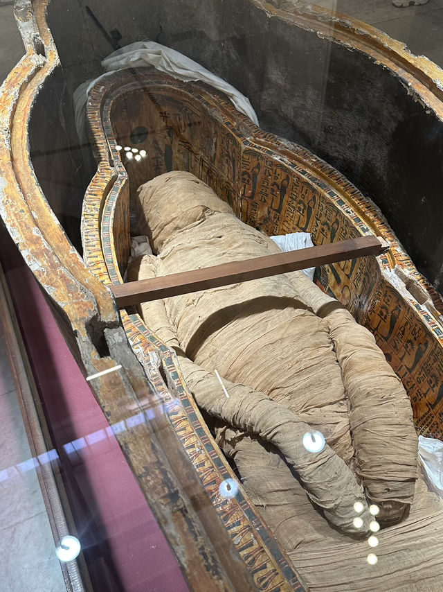 Pink Walls, Golden Secrets: The Last Stand Of Egyptology’s Pirates