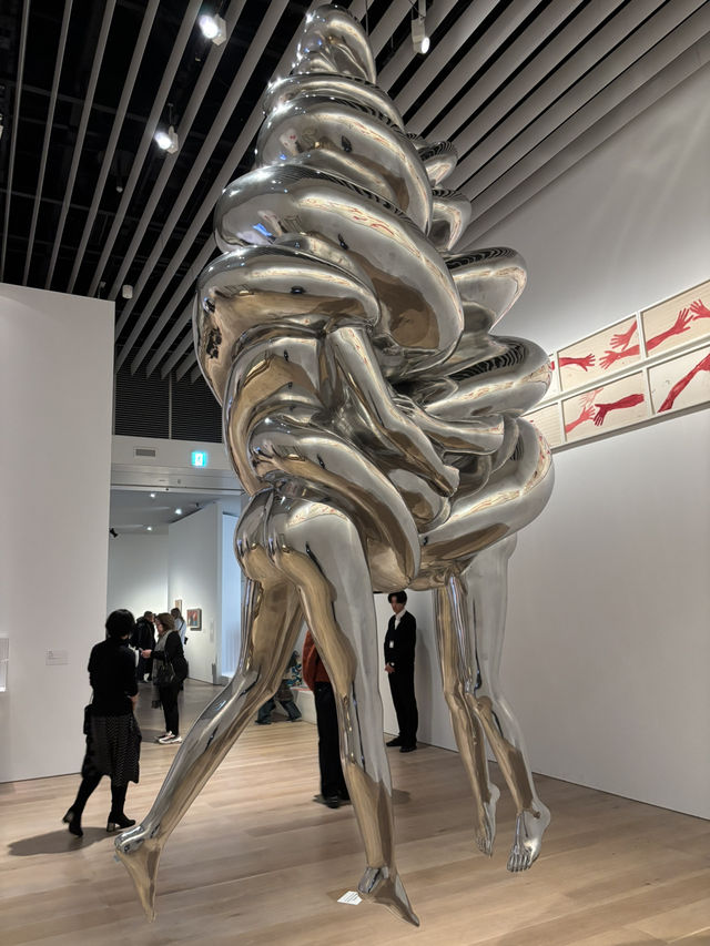 🕷  六本木の空に浮かぶ「ママン」──ルイーズ・ブルジョワ展で心の奥に触れる　東京　森美術館来訪