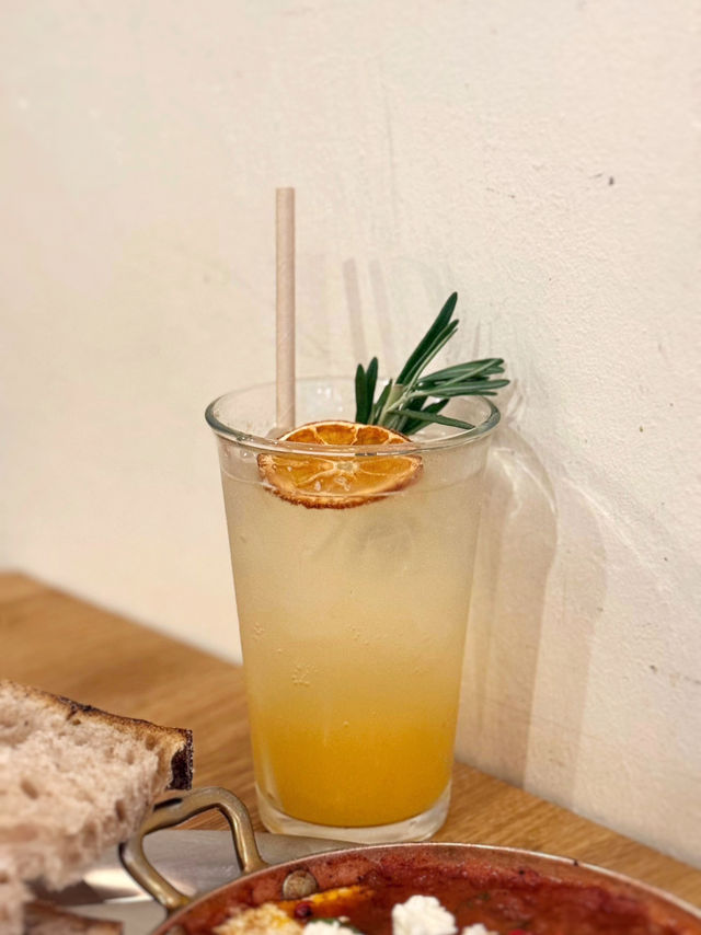 【上環木系慢活cafe🪵初嚐北非香辣蕃茄焗蛋】  
