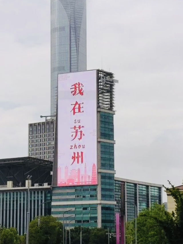 Experiencing the Dreamy and Romantic Jinji Lake Nightscape Experiencing the Dreamy and Romantic Jinji Lake Nightscape