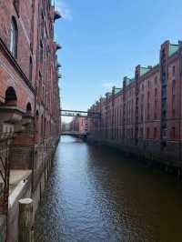 Harbor Life and Urban Energy in Hamburg
