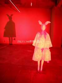Maison Margiela「Cinema Inferno」｜アート×ファッション×劇場の異次元体験