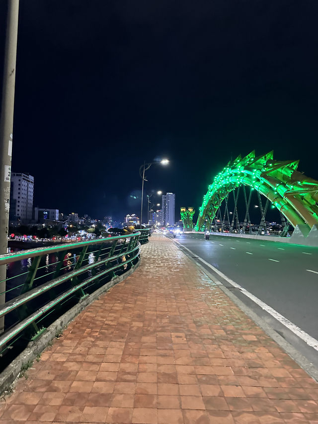เดินเล่นรอบสะพานมังกร ตอนกลางคืน🐉🌃