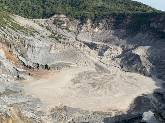 ภูเขาไฟที่ดับแล้วเมืองบันดุง Tangkuban Parahu