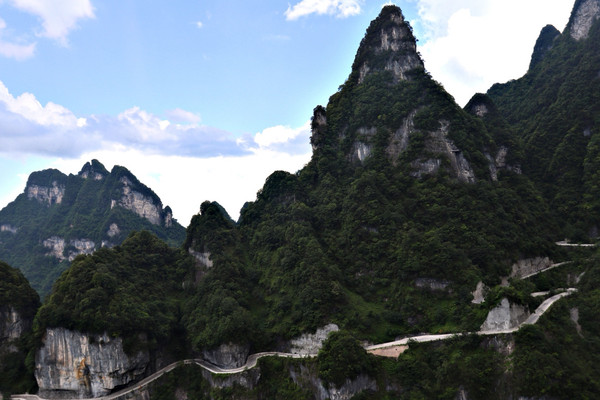 The Breathtaking Scenery of Tianmen Mountain's 99-Bend Road | Trip