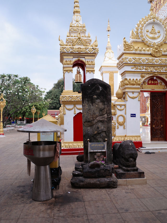 ชวนไปสักการะสิ่งศักดิ์สิทธิ์แห่งนครพนม