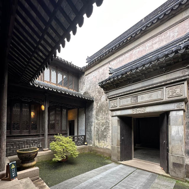 中式建築下的秋日人文