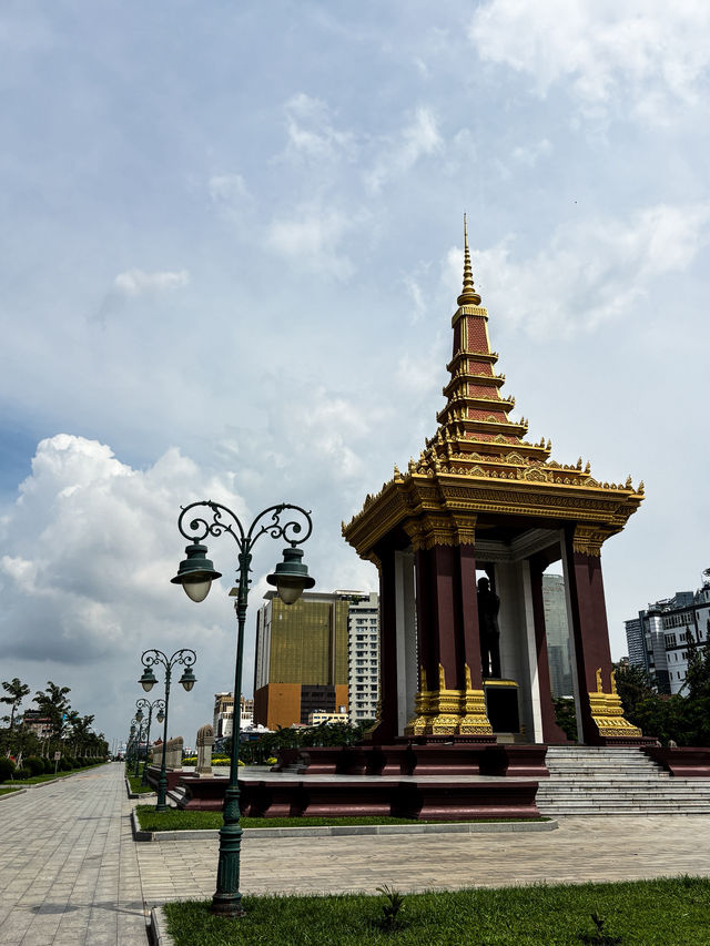 🇰🇭 獨立紀念碑វិមានឯករាជ្យ+西哈努克國王紀念公園ស្ដូបព្រះ ករុណា ព្រះបាទសម្តេច នរោត្តម សីហនុ "ព្រះបរមរតនកោដ្ឋ"  
