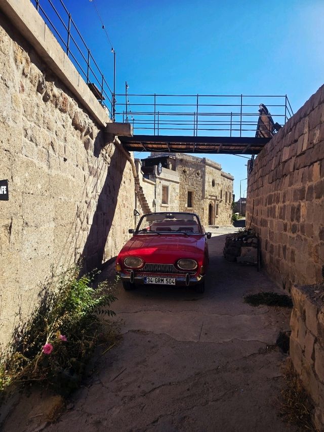 Wandering through the hills of Uçhisar ⛰️🐈