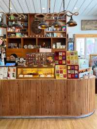 คาเฟ่ Pet friendly หัวหิน ขนมเครื่องดื่มอร่อย 📚🕰️