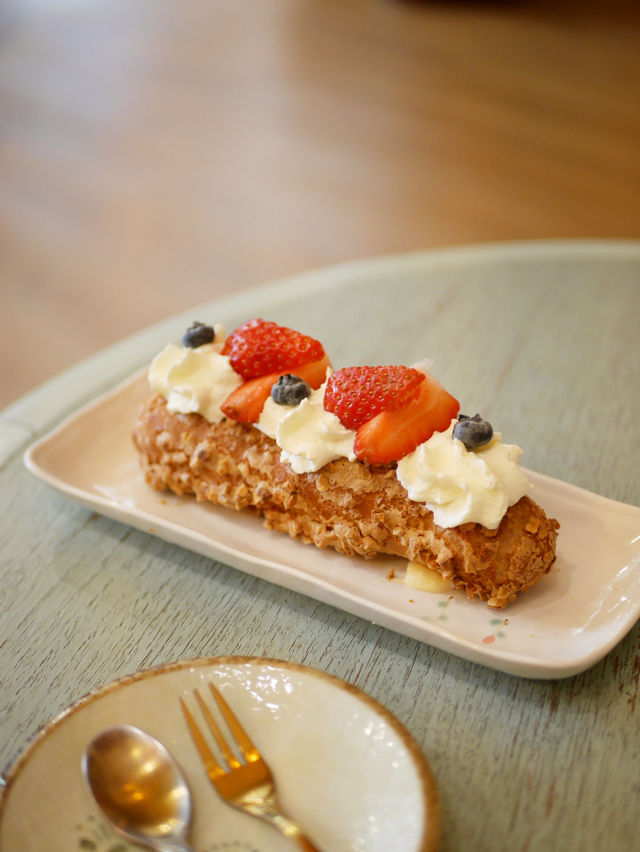 คาเฟ่ Pet friendly หัวหิน ขนมเครื่องดื่มอร่อย 📚🕰️