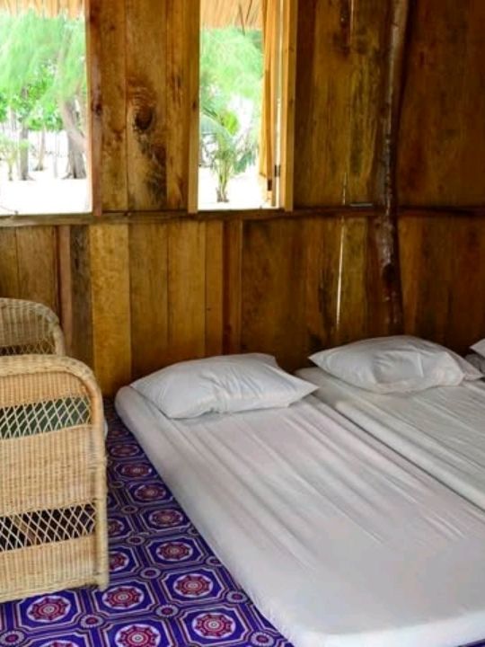 Stayed on a Kelong just off the island, took boat to visit, island seems abandoned now, went snorkelling,