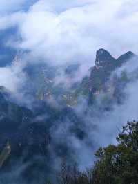 Гора Тяньмэнь прекрасна даже в тумане!