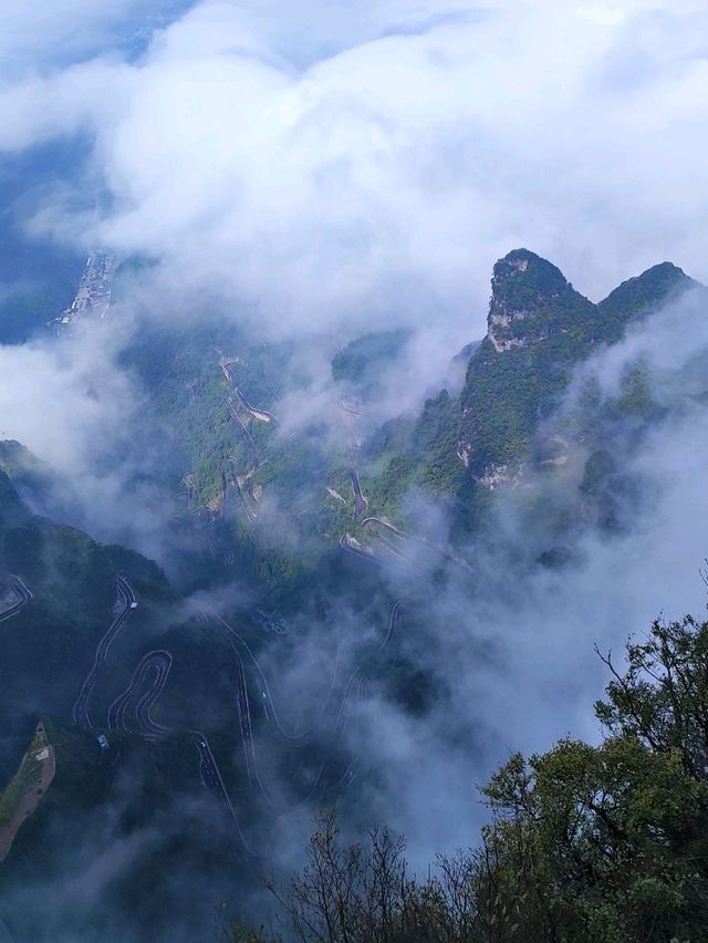 Гора Тяньмэнь прекрасна даже в тумане! Гора Тяньмэнь прекрасна даже в тумане!