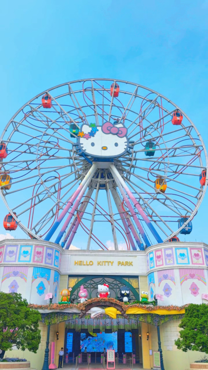 📍บ้านคิตตี้ โรงแรมคิตตี้ เมืองคิตตี้ มีอยู่จริงที่จีน! 💖🎀

คลิปนี้พาไป Hello Kitty Park ที่หางโจวห่างจากเซี่ยงไฮ้ประมาณ 3 ชั่วโมง เป็นสวนสนุกธีมฮัลโหลคิตตี้และแก๊ง Sanrio แบบจัดเต็ม!

ในพาร์คคือสีชมพูหวานไปหมด น่ารักทุกมุมตั้งแต่ทางเข้า เจอคุโรมิแบบตัวเป็น ๆ ได้ถ่ายรูปด้วย ดีใจสุด 🖤💜


#trippal
#chinatravel 
#hellokitty乐园 
#เที่ยวจีน 