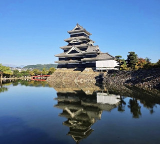 รีวิว Matsumoto Castle ชมปราสาทมัตสึโมโตะและใบไม้เปลี่ยนสีเพลิงสุดอลังการที่นากาโน่ 🏯🍁✨