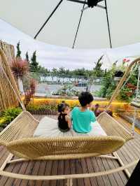 Cape Cafe: A Picturesque Oasis with a Breathtaking Beach View