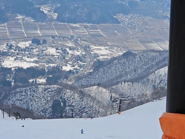 Spring Skiing in Hakuba Goryu – 15 Days of First Lifts, Carving & Valley Walks