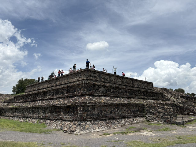 One Perfect Day in Mexico City: Pyramids, Polanco & Chinatown Flavors