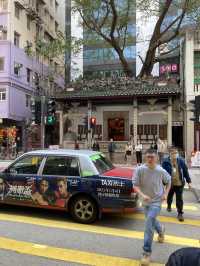 Hike from Wanchai 88 to Victoria Peak and walk down to Soho for vintage shops