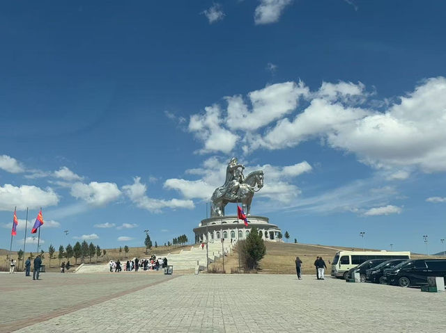 蒙古国🇲🇳乌兰巴托成吉思汗騎馬雕像