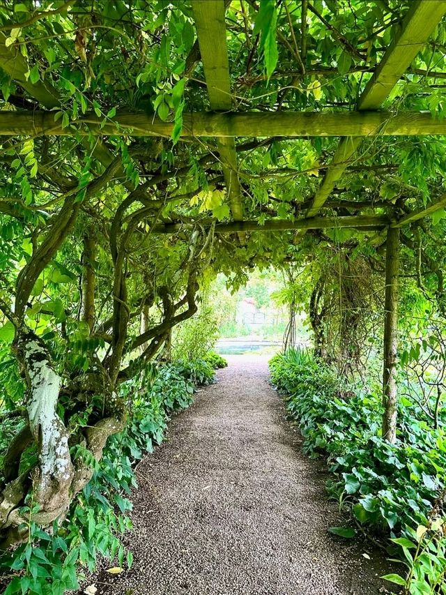 🌿 Rousham Gardens – England’s Timeless Landscape Escape