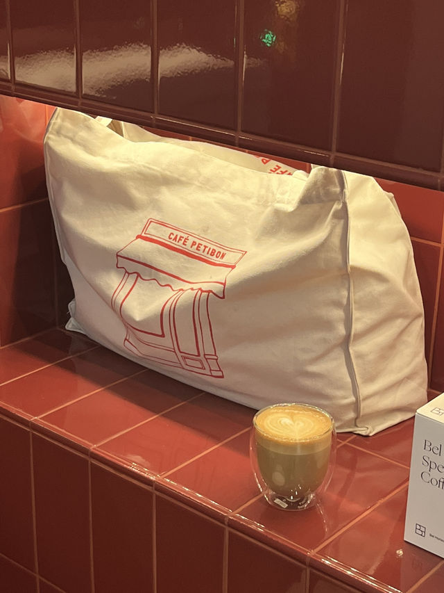 Paris | Cosy coffee shop in Paris with good vibe 