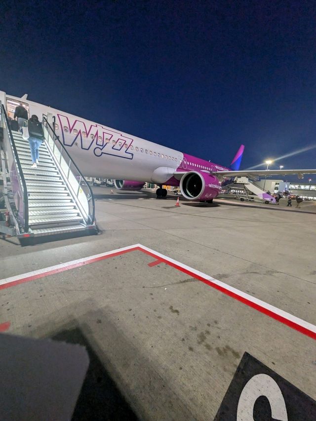 Getting on my plane to Kaunas 💪