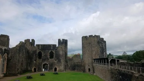 Caerphilly Castle: Wales’ Leaning Medieval Masterpiece — traveler post in Caerphilly