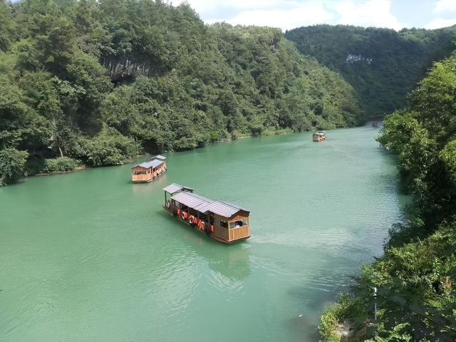 漫步透明玻璃橋，乘坐高空滑索，張家界大峽谷玩的就是心跳