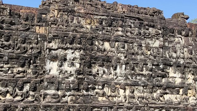 中國援助項目-王宮遺址，群象台、十二生肖塔