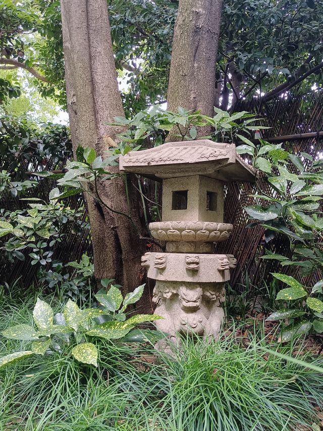 繁華靜安寺，幽靜八景園