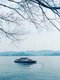 杭州千島湖,舟行碧波上,人在畫中遊