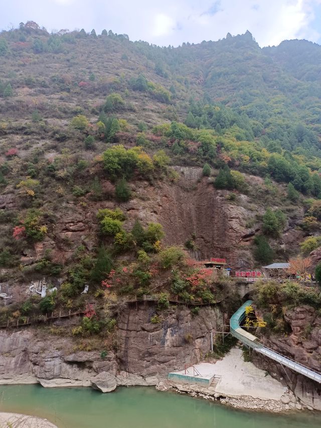 秦嶺好個秋——靈官峽