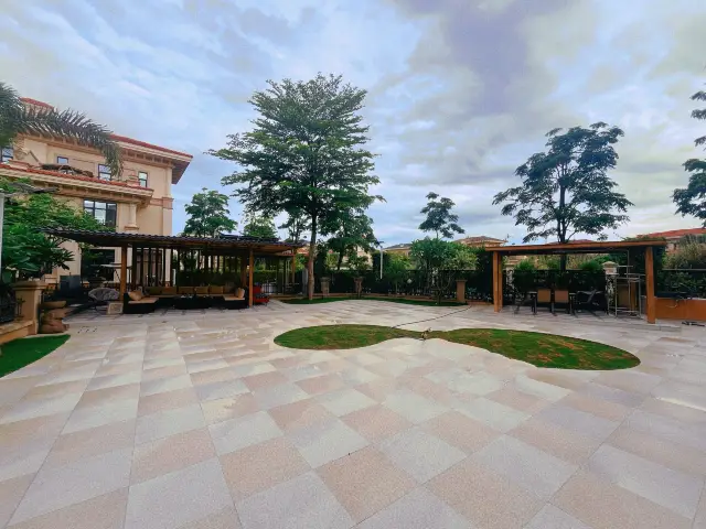 私は別荘のホテルの庭が好きです