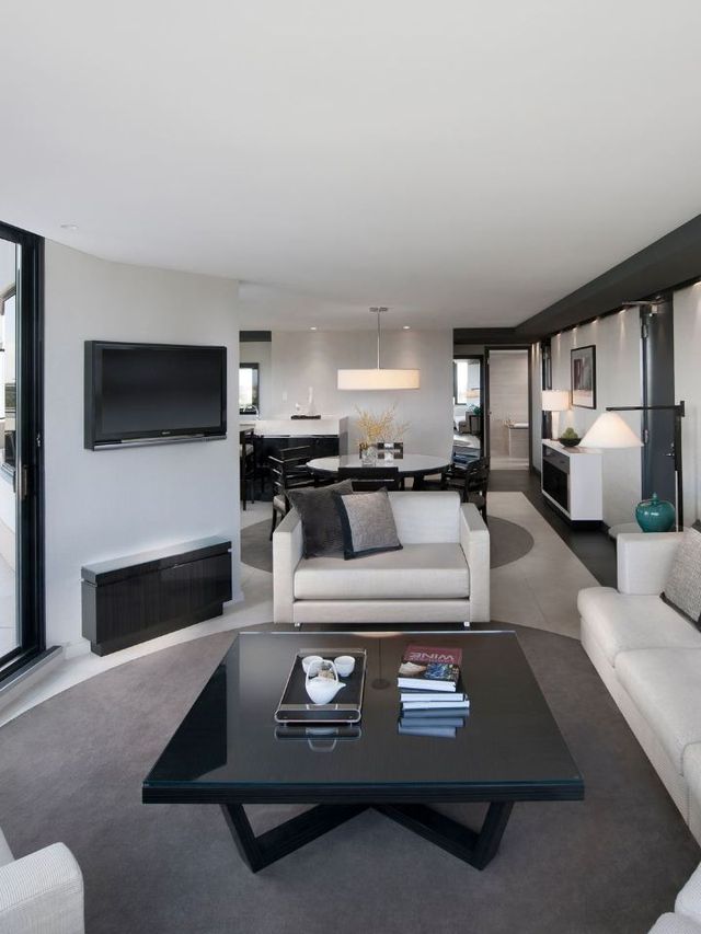 🌟 Luxe Lodgings: Crown Metropol Perth's Magic 🏨✨