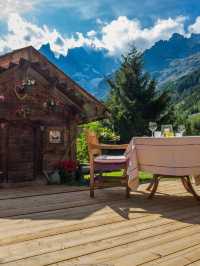 🏔️ Courmayeur Charm: Auberge de La Maison! 🛌✨