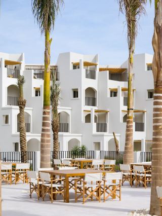 ๐
๐๏ธ Hurghada's Hidden Gem: Serry Beach Resort