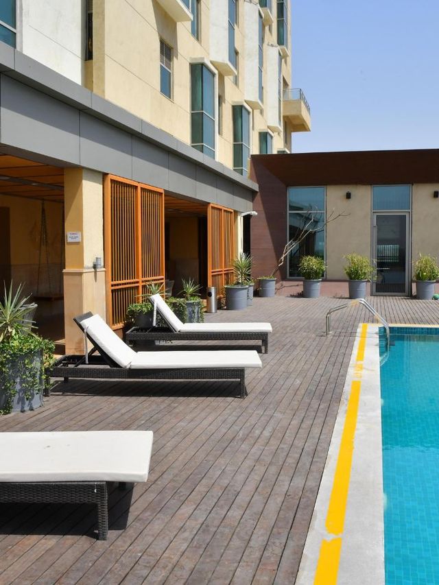 🌟✈️ Ahmedabad's Luxe Sleeps: Grand Mercure Guide 🏨