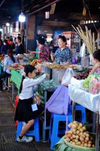 Essential visit for Cambodia tourism: Guide to Phnom Penh Central Market in Cambodia 🇰🇭