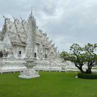 White Temple is stunning even in rainy days 