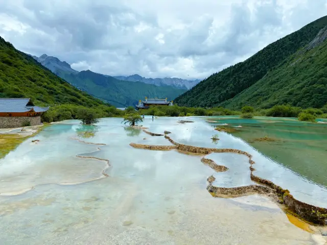 Comparison of Pros and Cons of Jiuzhaigou and Huanglong