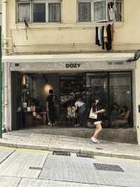 香港 | 山坡上的工業風咖啡店。