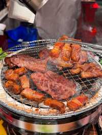 南門也有了！數盤盤的燒肉自選！i人好喜歡！。