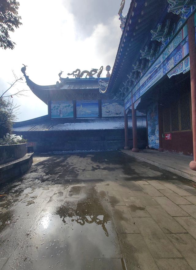 【絕美自駕行】華蓥寶鼎，邂逅1,600米高空雪域仙境